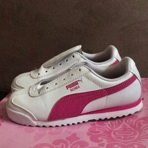 Kids puma sneakers